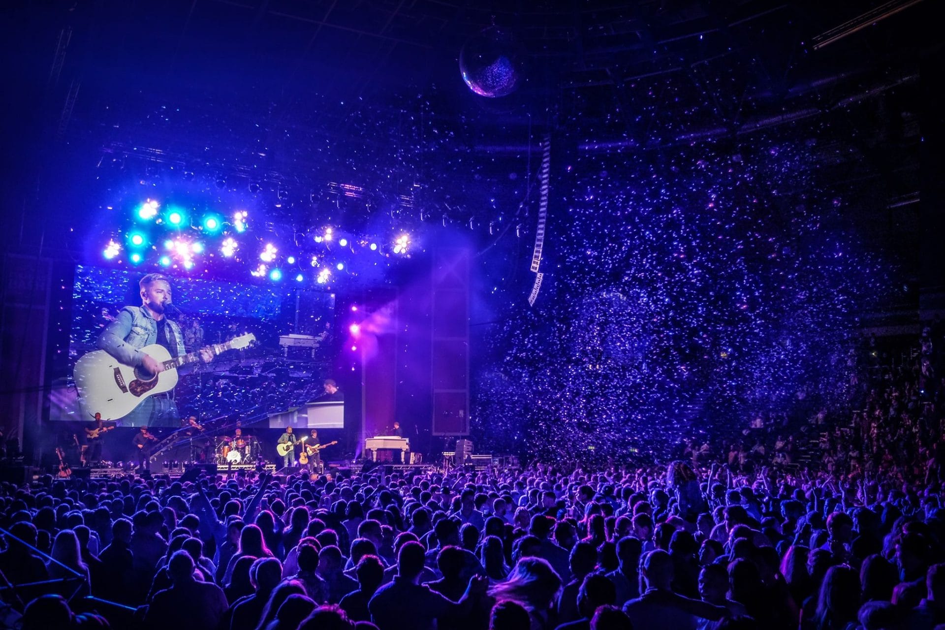 4th-5th-PAGE-DOUBLE-PAGE-SPREAD Derek Ryan on Big Stage